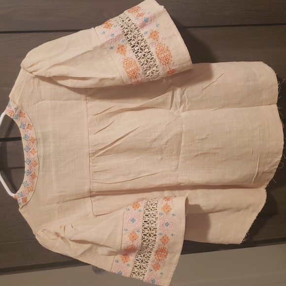 🔥🎉HP🎉 New boutique Cotton half sleeve embroidered top - Picture 16 of 16